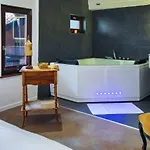 Residences 아파트