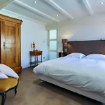 아파트 Residences